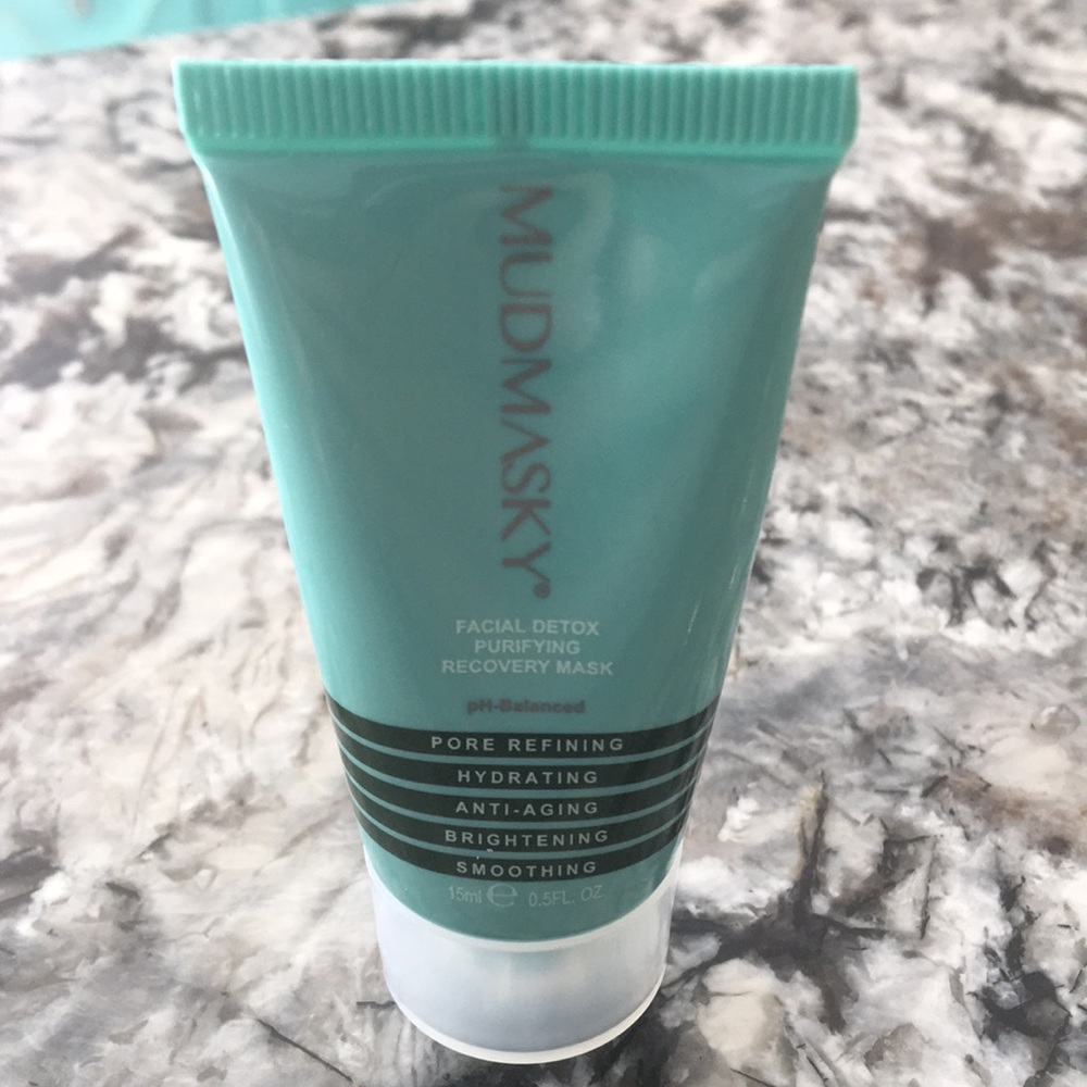 Mudmasky facial detox purifying recovery mask.